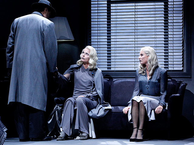 © APA/Georg Hochmuth Peter Simonischek als "Friedrich Hofreiter", Corinna Kirchhoff als "Anna Meinhold-Aigner" und Dörte Lyssewski als "Genia"
