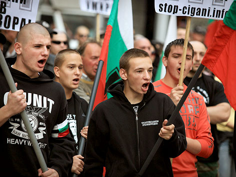 © AP/Valentina Petrova Bulgarische Ultra-Nationalisten bei einer Anti-Roma-Demo 2010