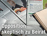 Kugeln mit den Farben der Parteien
