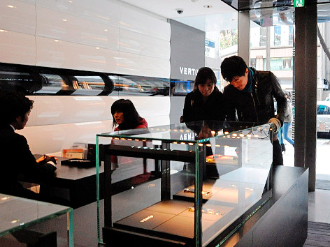 © APA/EPA/Everett Kennedy Brown Vertu-Store in Tokio