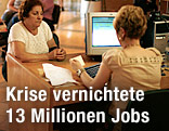 Portugiesische arbeitslose Frau am Arbeitsamt