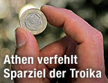 Eine Hand h&auml;lt eine griechische Ein-Euro-M&uuml;nze.