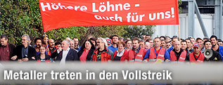 Arbeiter des GF Werks in Herzogenburg streiken