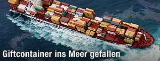 Havarierter Containerfrachter Rena vor der Küste Neuseelands