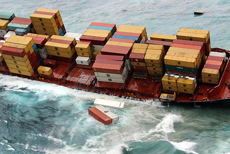 © APA/EPA/Mark Alen Havarierter Containerfrachter Rena vor der Küste Neuseelands