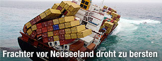 Havarierter Containerfrachter Rena vor der Küste Neuseelands