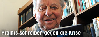 Hugo Portisch mit Buch