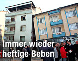 Zwei schwer beschädigte Häuser
