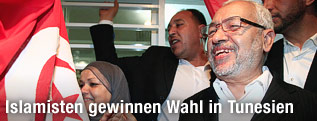 Rachid Ghannouchi, Anf&uuml;hrer der Ennahdha-Bewegung, jubelt nach seinem Wahlerfolg