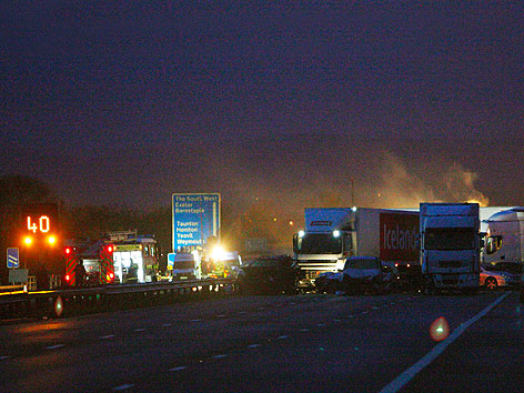 © APA/EPA/Chris Ison/PA Wire Unfall in der Nacht auf Autobahn in England