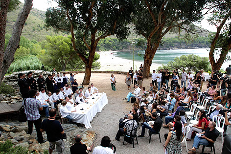 © Reuters/Albert Gea Pressekonferenz von Ferran Adria vor dem Restaurant El Bulli