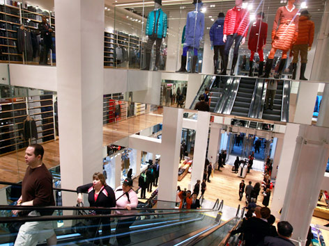© Reuters/Shannon Stapleton UNIQLO-Store in New York