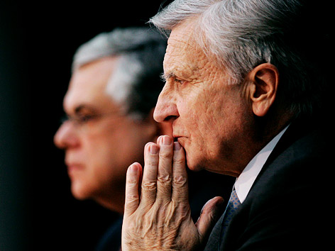 © APA/EPA/Marius Becker Jean-Claude Trichet (ECB-Chef) mit seinem Vize Lucas Papademos