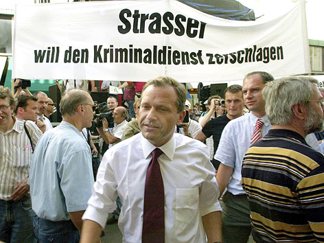 © APA/Guenter R.Artinger Ernst Strasser als Innenminister, 2003