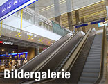 Rolltreppe zum Shoppingcenter im Westbahnhof