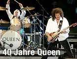 Schlagzeuger Roger Taylor und Gitarrist Brian May auf der Bühne