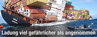 Ladung auf Frachter "Rena" in Schieflage