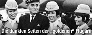 Archivbild mit Pan Am Pilot und Stewardessen