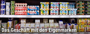 Kühlregal im Supermarkt