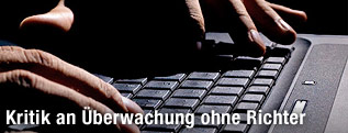 H&auml;nde auf Tastatur
