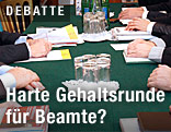 H&auml;nde am Verhandlungstisch