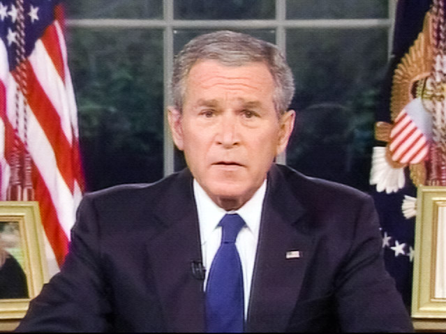 © AP/APTN Ehemaliger US-Präsident Bush hält eine TV-Rede
