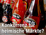 Soyaflaschen im Supermarktregal