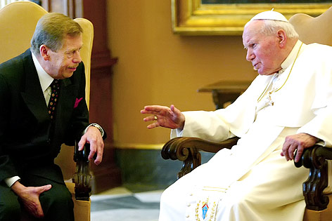 Vaclav Havel mit Papst Johannes Paul II.