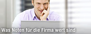 Mann am Laptop