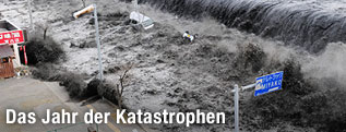 Tsunami erreicht das Festland