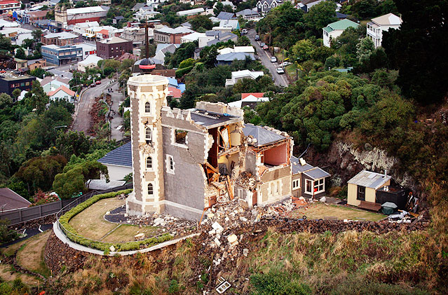 Stark beschädigte Timeball Station in der Nähe von Christchurch