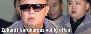 Nordkoreas Diktator Kim Jong Il mit seinem Sohn und Nachfolger Kim Jong Un