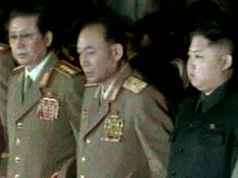 © AP/KRT via APTN Kim Jong Un mit seinem Onkel Jang Song Thaek