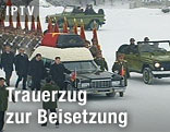 Wagen mit Sarg angef&uuml;hrt von Kim Jong Un