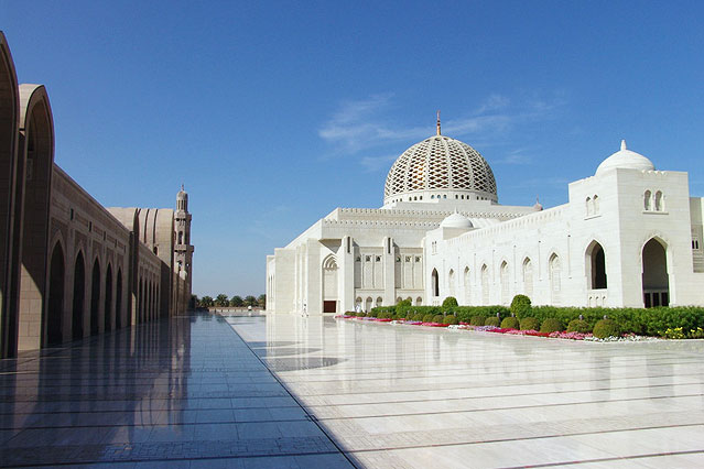 © Fotolia/Maximilian Krä Sultan-Qabus Moschee in Muscat, Oman