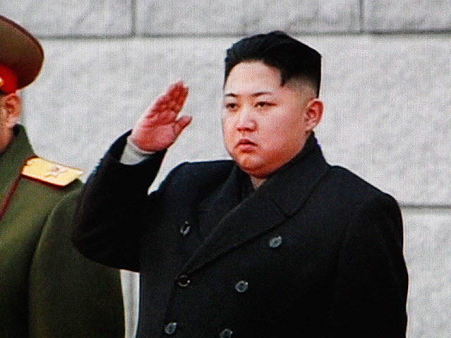 © AP Kim Jong Un salutiert