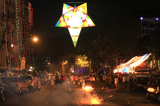 © AP/Rafiq Maqbool Silvesterfeiern in Mumbai