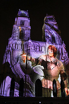 © Mairie d'Orléans Beleuchtete Kathedrale Sainte-Croix in Orleans