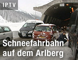 Schneefahrbahn am Arlberg