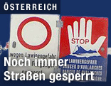 Lawinenwarnschild und Fu&szlig;g&auml;ngerverbotsschild