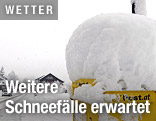 Postkasten mit Schnee bedeckt