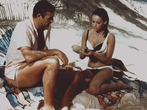 © Corbis/Sunset Boulevard Sean Connery und Claudine Auger