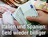 Hand mit vielen Euro-Noten
