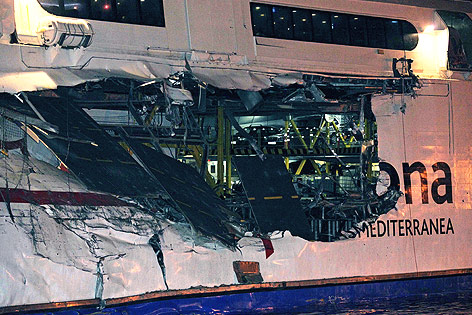 © APA/EPA Havariertes Fährschiff