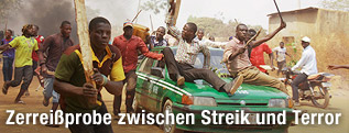 Demonstration gegen steigende Spritpreise in Nigerias Hauptstadt Abuja