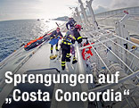 Einsatzkräfte an Bord der Concordia