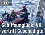 Rettungskräfte in einem Schlauchboot