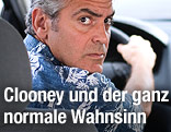 George Clooney blickt in einem Auto sitzend nach hinten