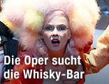 Szene aus der Oper "Aufstieg und Fall der Stadt Mahagonny"