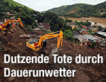 Bagger bei Aufräumarbeiten nach Murenabgängen